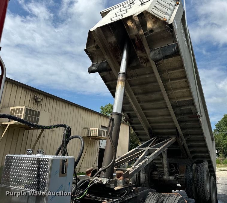 image for item DV5785 2006 Freightliner  Columbia  semi truck with end dump trailer