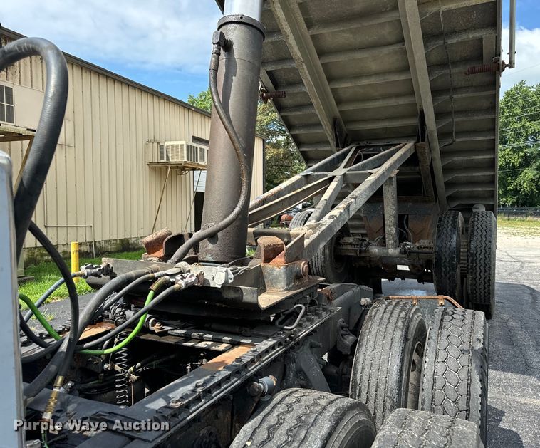 image for item DV5785 2006 Freightliner  Columbia  semi truck with end dump trailer