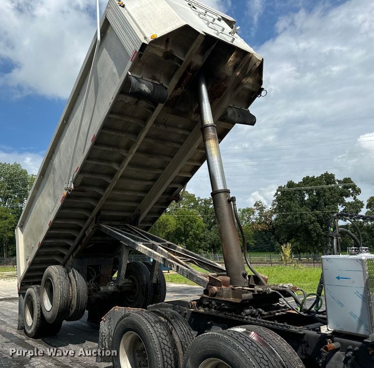 image for item DV5785 2006 Freightliner  Columbia  semi truck with end dump trailer