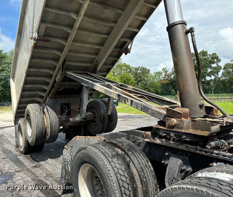 image for item DV5785 2006 Freightliner  Columbia  semi truck with end dump trailer