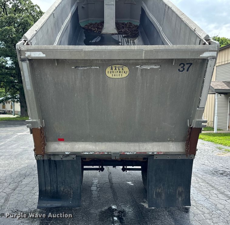 image for item DV5785 2006 Freightliner  Columbia  semi truck with end dump trailer