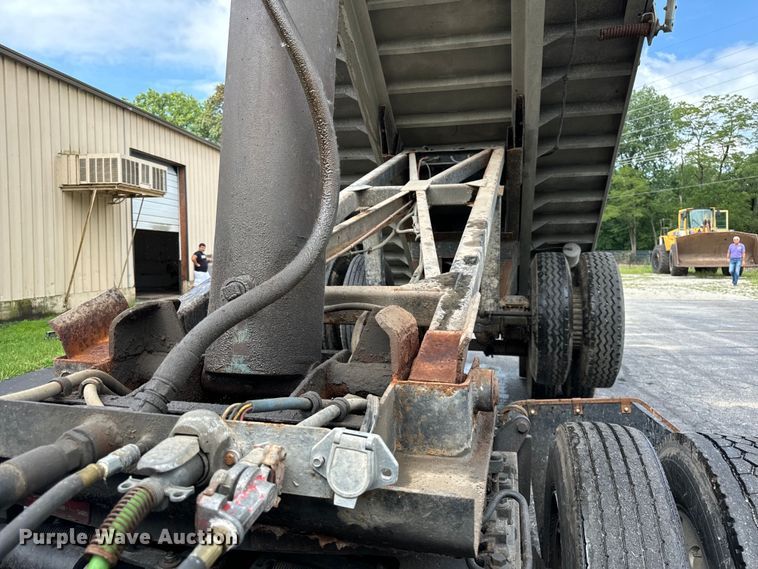 image for item DV5785 2006 Freightliner  Columbia  semi truck with end dump trailer