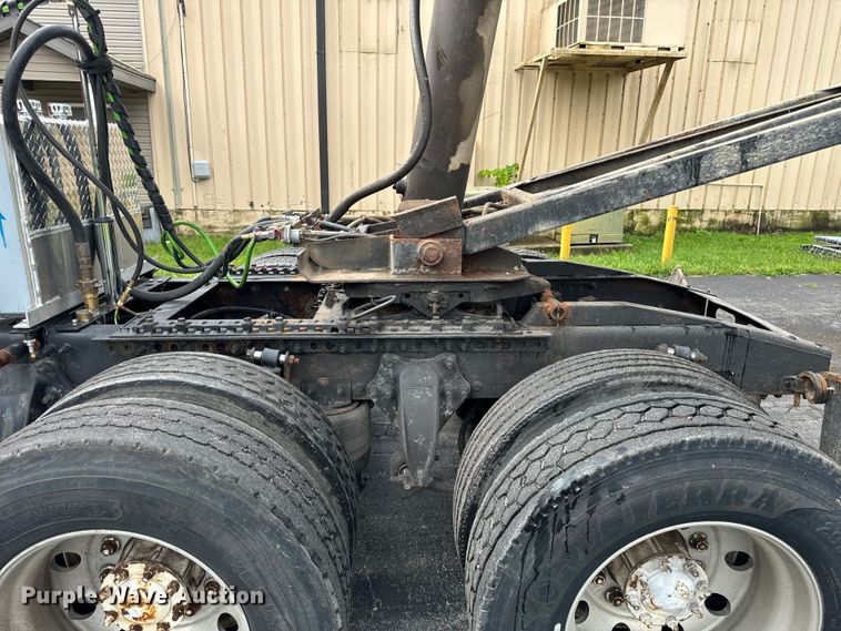 image for item DV5785 2006 Freightliner  Columbia  semi truck with end dump trailer