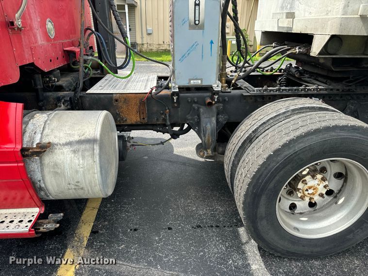 image for item DV5785 2006 Freightliner  Columbia  semi truck with end dump trailer