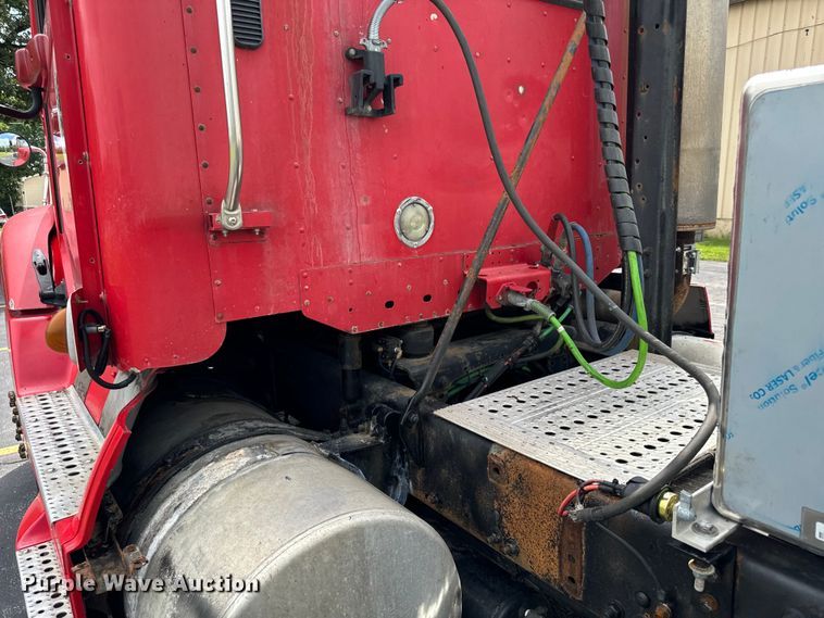 image for item DV5785 2006 Freightliner  Columbia  semi truck with end dump trailer