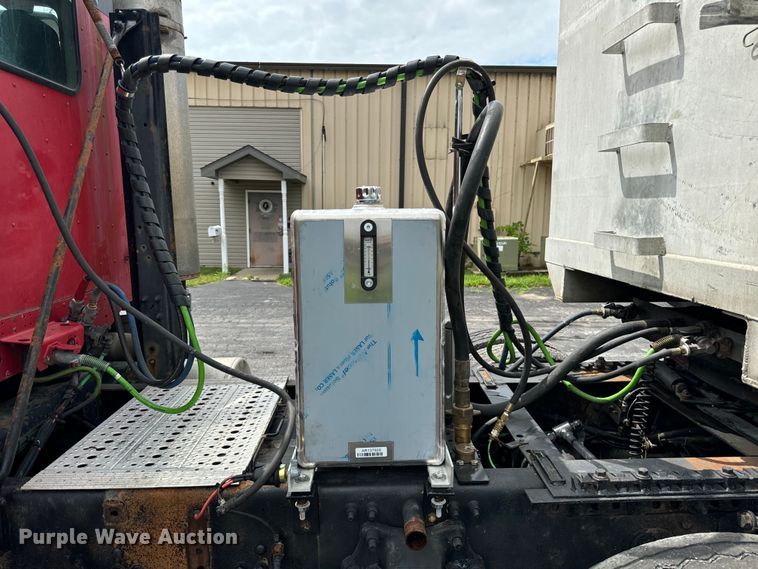 image for item DV5785 2006 Freightliner  Columbia  semi truck with end dump trailer