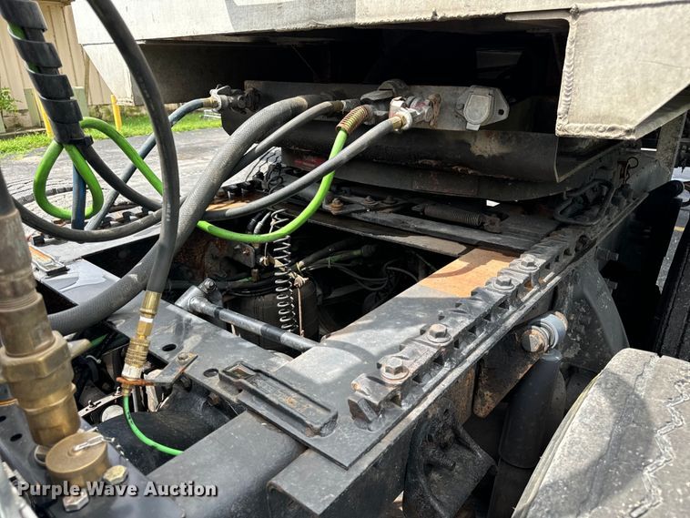 image for item DV5785 2006 Freightliner  Columbia  semi truck with end dump trailer