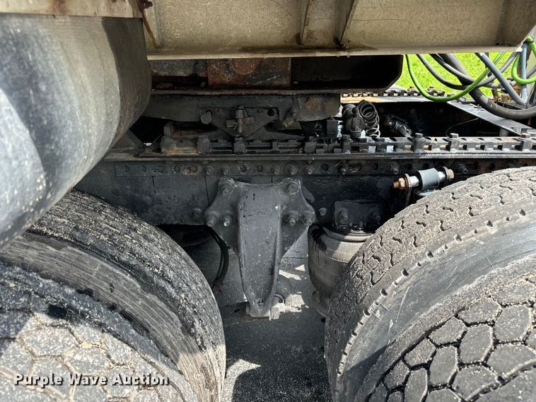 image for item DV5785 2006 Freightliner  Columbia  semi truck with end dump trailer