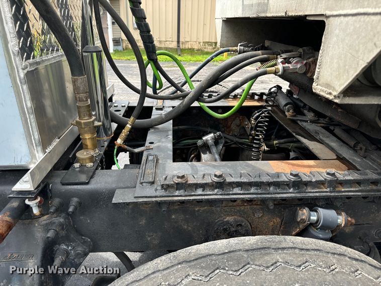 image for item DV5785 2006 Freightliner  Columbia  semi truck with end dump trailer