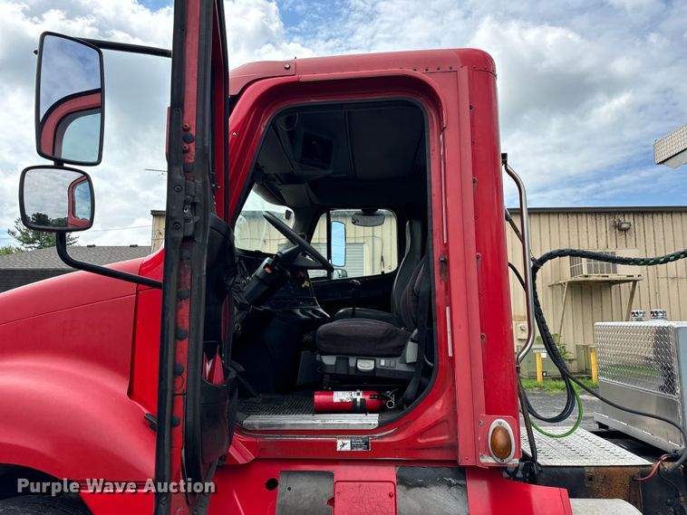 image for item DV5785 2006 Freightliner  Columbia  semi truck with end dump trailer