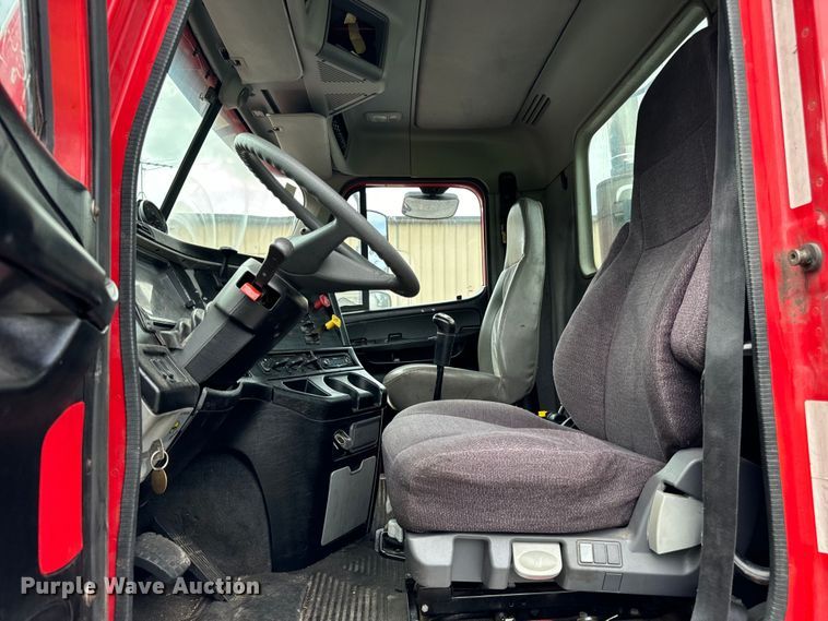 image for item DV5785 2006 Freightliner  Columbia  semi truck with end dump trailer