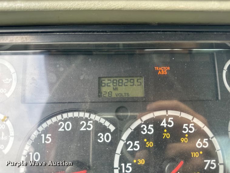 image for item DV5785 2006 Freightliner  Columbia  semi truck with end dump trailer