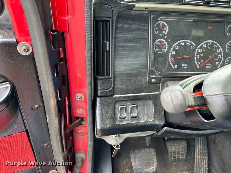 image for item DV5785 2006 Freightliner  Columbia  semi truck with end dump trailer