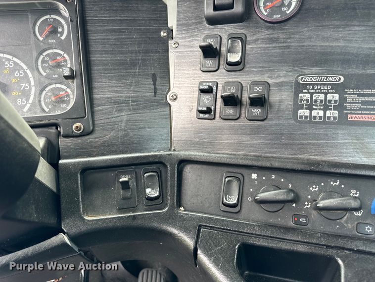 image for item DV5785 2006 Freightliner  Columbia  semi truck with end dump trailer