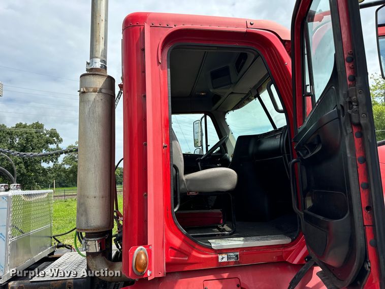 image for item DV5785 2006 Freightliner  Columbia  semi truck with end dump trailer