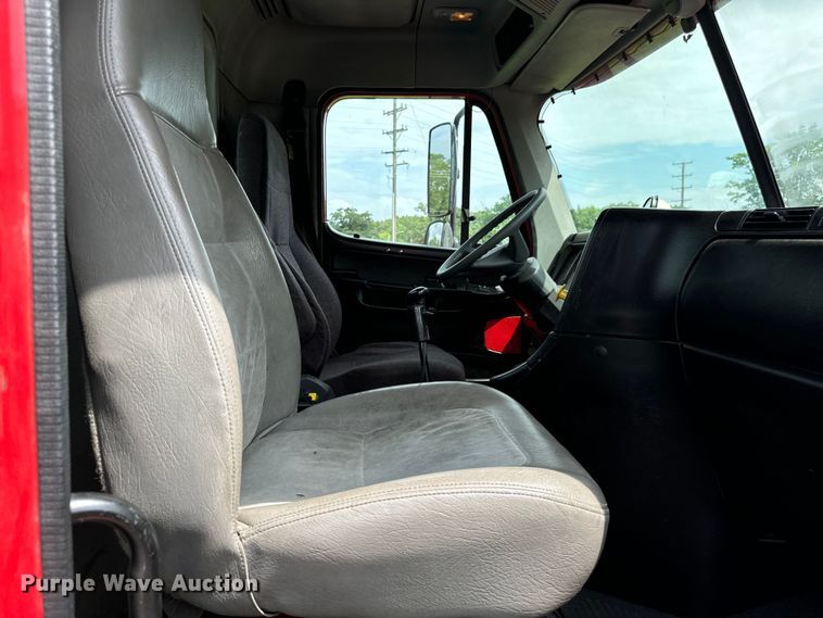 image for item DV5785 2006 Freightliner  Columbia  semi truck with end dump trailer