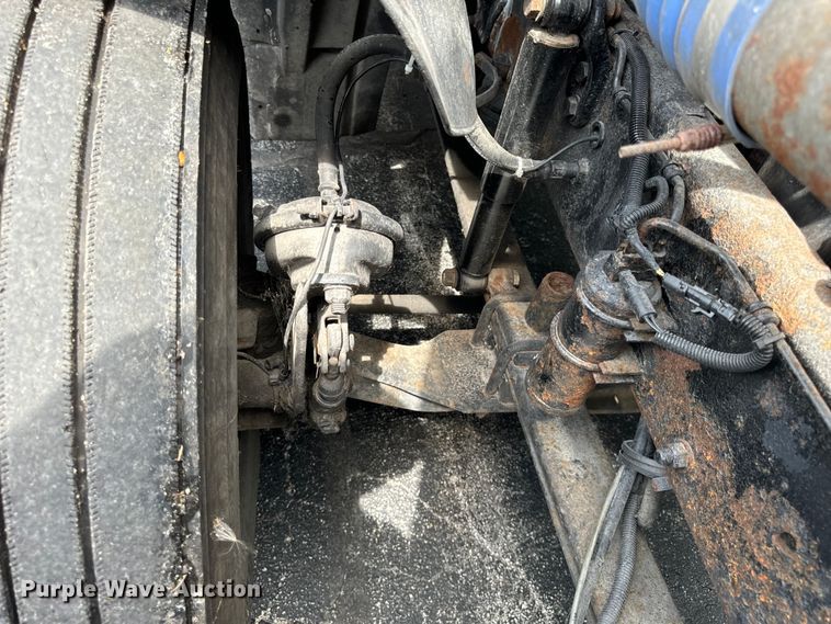 image for item DV5785 2006 Freightliner  Columbia  semi truck with end dump trailer