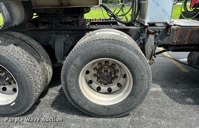 image for item DV5785 2006 Freightliner  Columbia  semi truck with end dump trailer