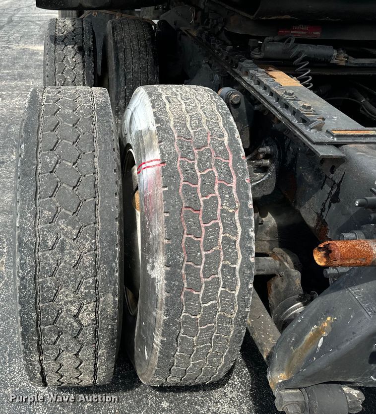 image for item DV5785 2006 Freightliner  Columbia  semi truck with end dump trailer