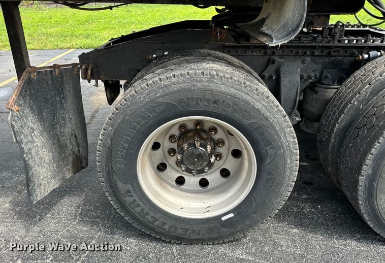 image for item DV5785 2006 Freightliner  Columbia  semi truck with end dump trailer