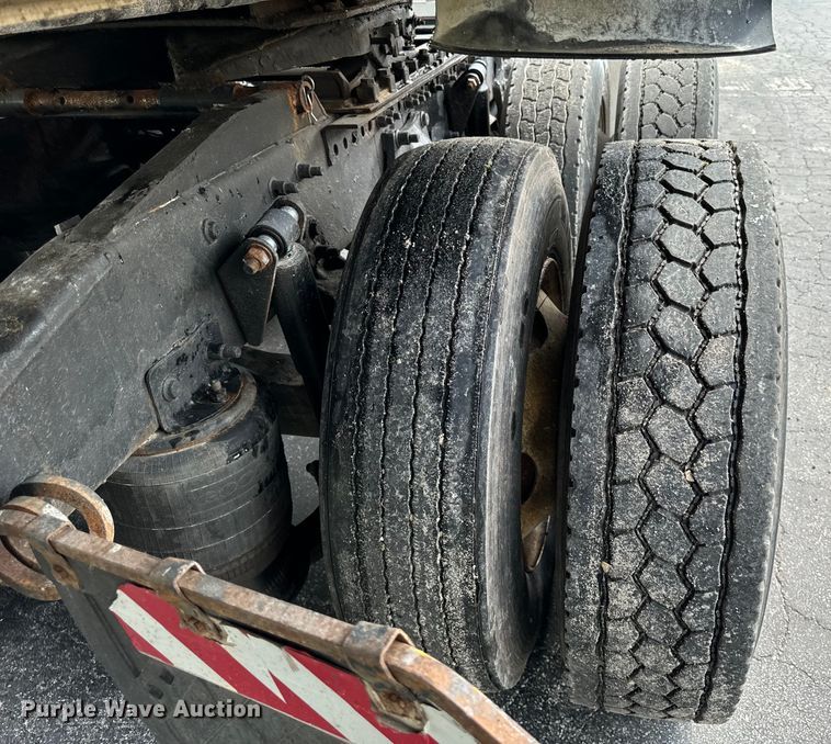 image for item DV5785 2006 Freightliner  Columbia  semi truck with end dump trailer