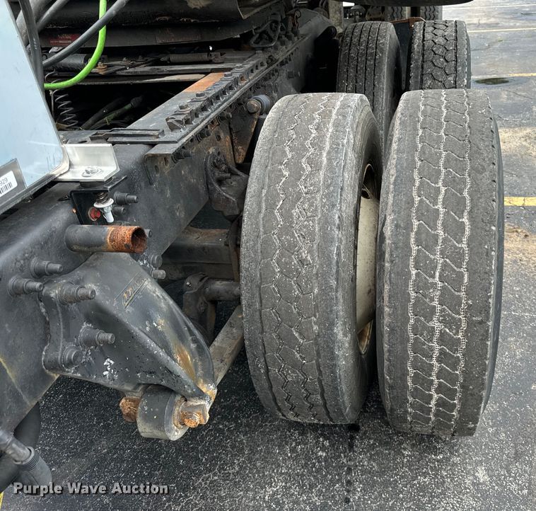 image for item DV5785 2006 Freightliner  Columbia  semi truck with end dump trailer