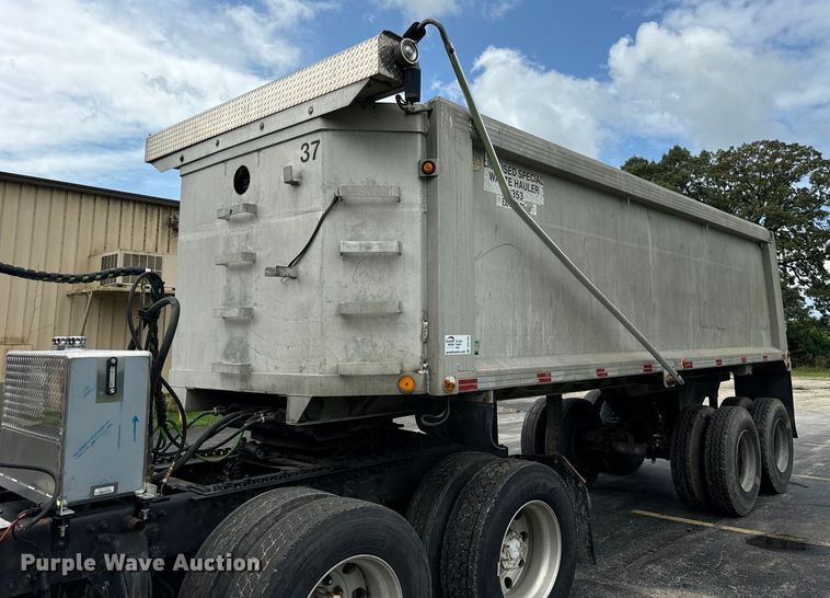 image for item DV5785 2006 Freightliner  Columbia  semi truck with end dump trailer