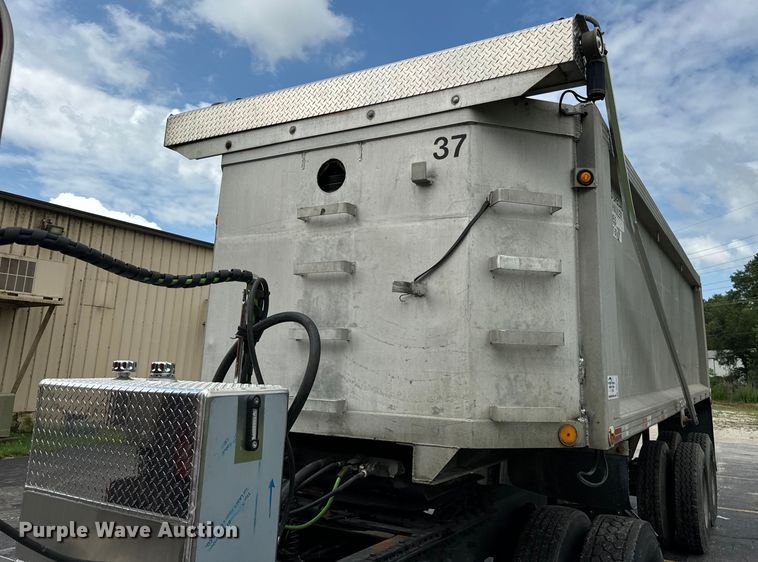 image for item DV5785 2006 Freightliner  Columbia  semi truck with end dump trailer