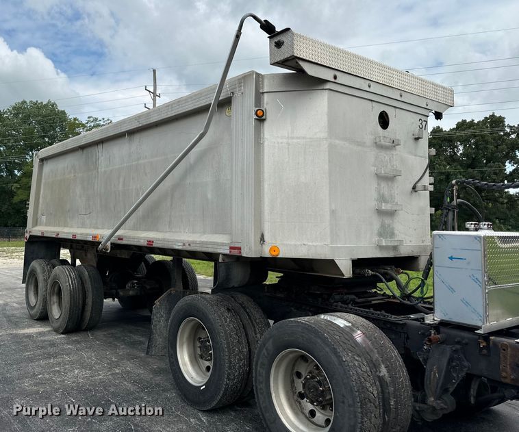 image for item DV5785 2006 Freightliner  Columbia  semi truck with end dump trailer