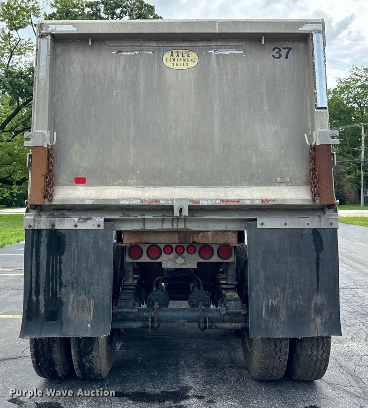 image for item DV5785 2006 Freightliner  Columbia  semi truck with end dump trailer