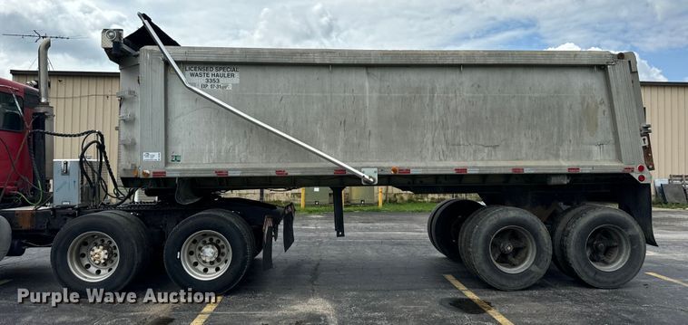 image for item DV5785 2006 Freightliner  Columbia  semi truck with end dump trailer
