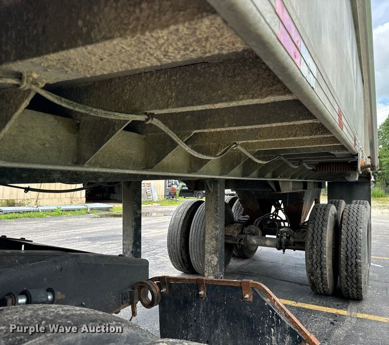 image for item DV5785 2006 Freightliner  Columbia  semi truck with end dump trailer