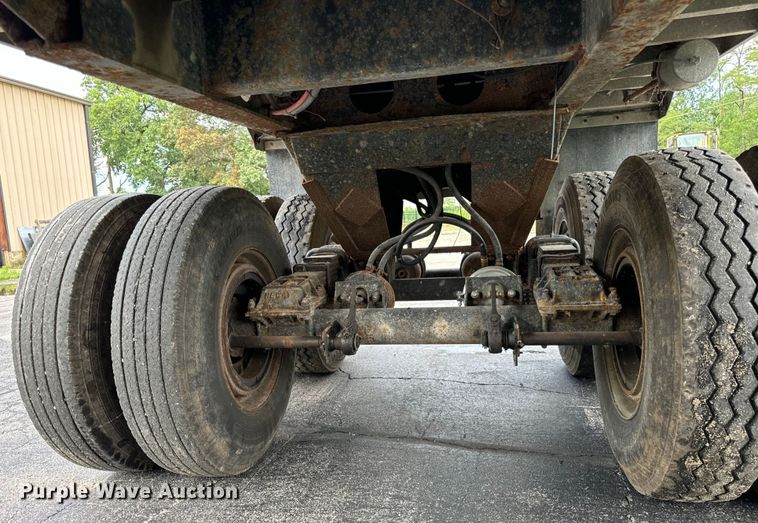 image for item DV5785 2006 Freightliner  Columbia  semi truck with end dump trailer