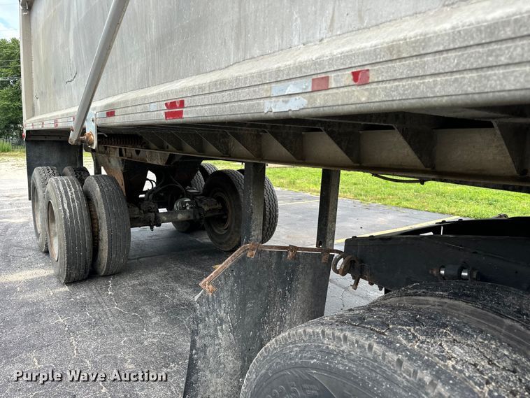 image for item DV5785 2006 Freightliner  Columbia  semi truck with end dump trailer