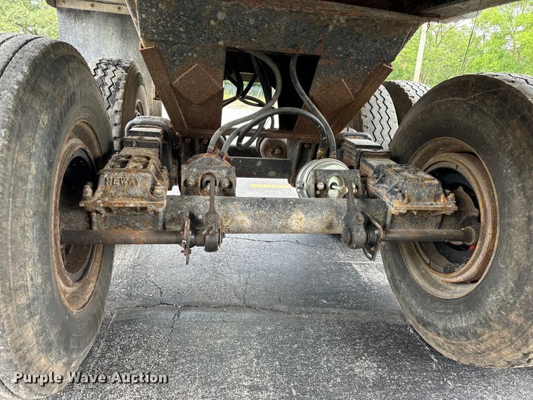 image for item DV5785 2006 Freightliner  Columbia  semi truck with end dump trailer