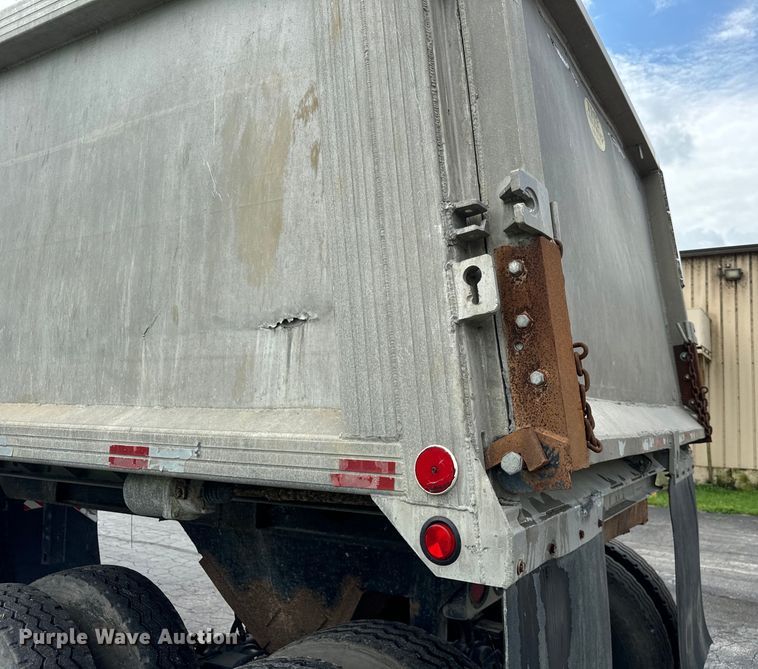 image for item DV5785 2006 Freightliner  Columbia  semi truck with end dump trailer