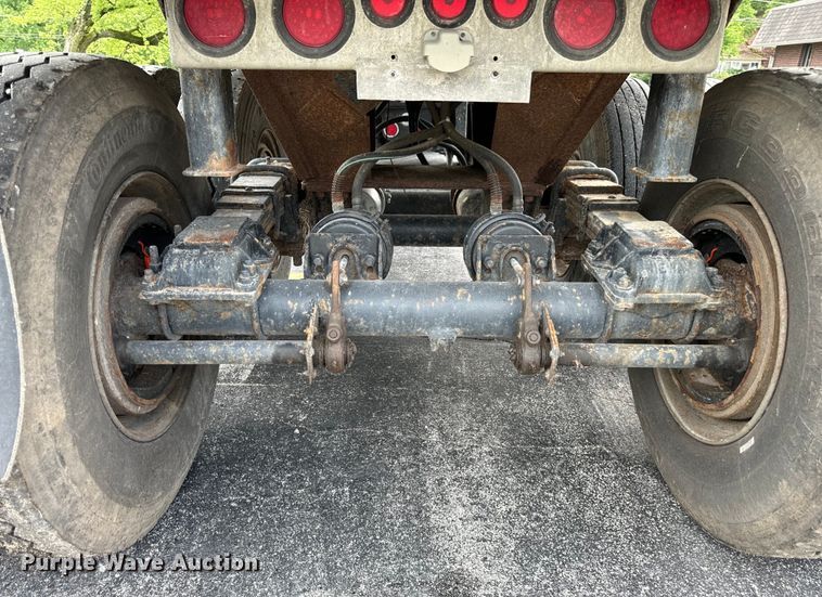 image for item DV5785 2006 Freightliner  Columbia  semi truck with end dump trailer