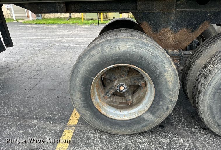 image for item DV5785 2006 Freightliner  Columbia  semi truck with end dump trailer