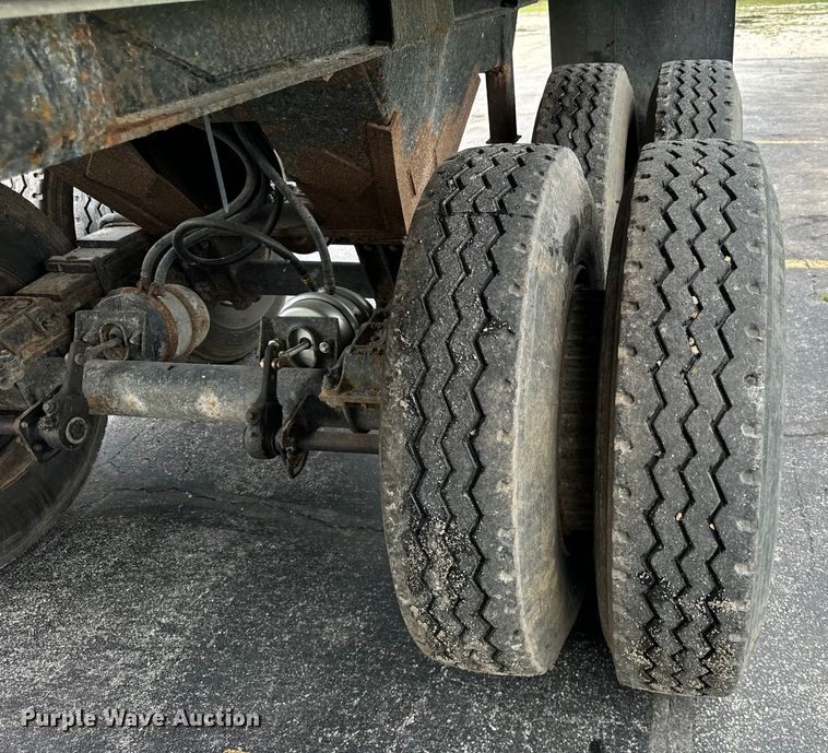 image for item DV5785 2006 Freightliner  Columbia  semi truck with end dump trailer