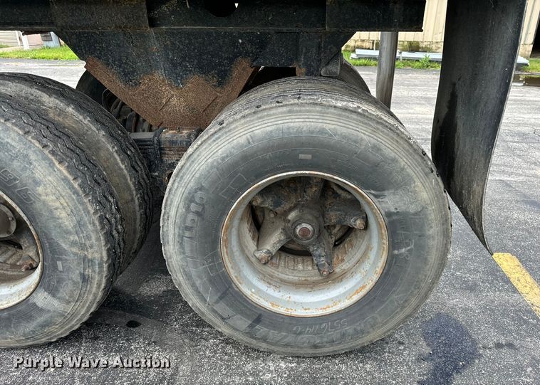 image for item DV5785 2006 Freightliner  Columbia  semi truck with end dump trailer