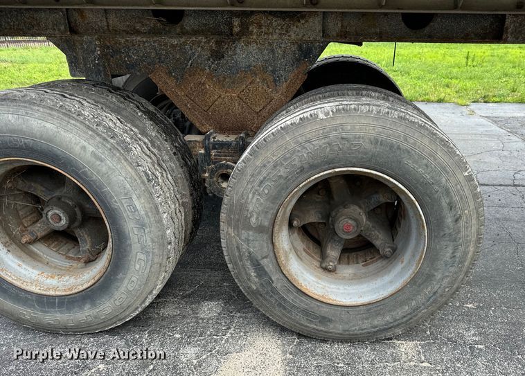 image for item DV5785 2006 Freightliner  Columbia  semi truck with end dump trailer