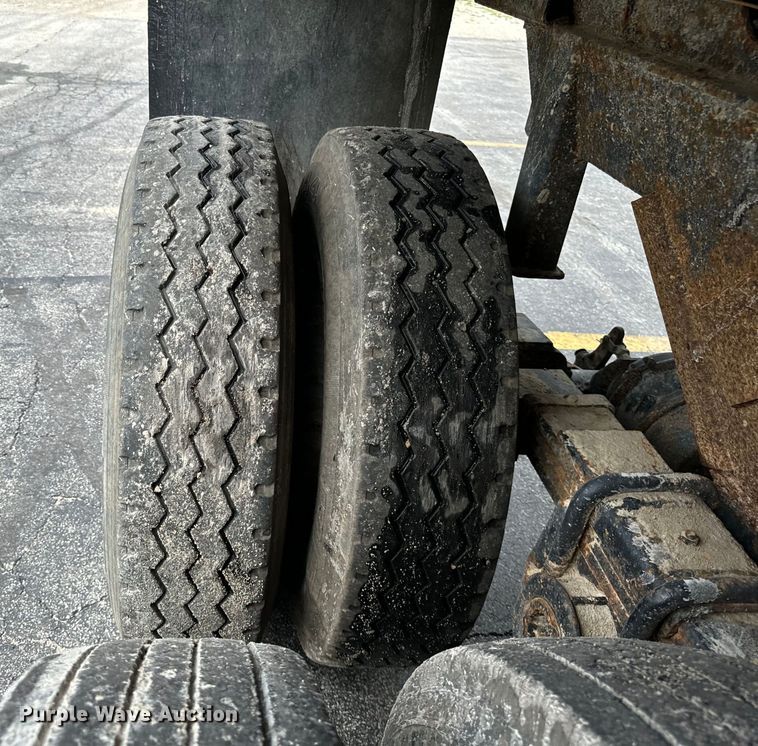 image for item DV5785 2006 Freightliner  Columbia  semi truck with end dump trailer