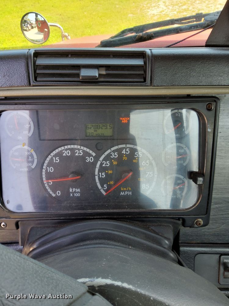 image for item DV5785 2006 Freightliner  Columbia  semi truck with end dump trailer