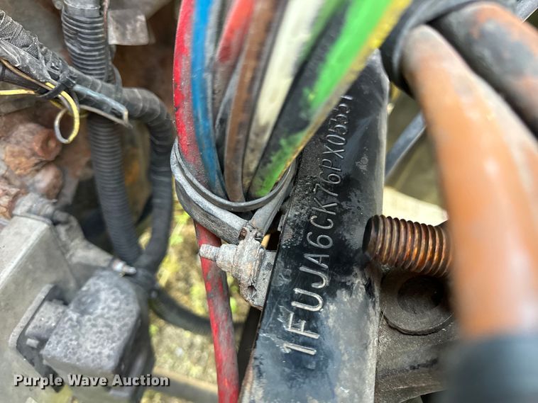 image for item DV5785 2006 Freightliner  Columbia  semi truck with end dump trailer