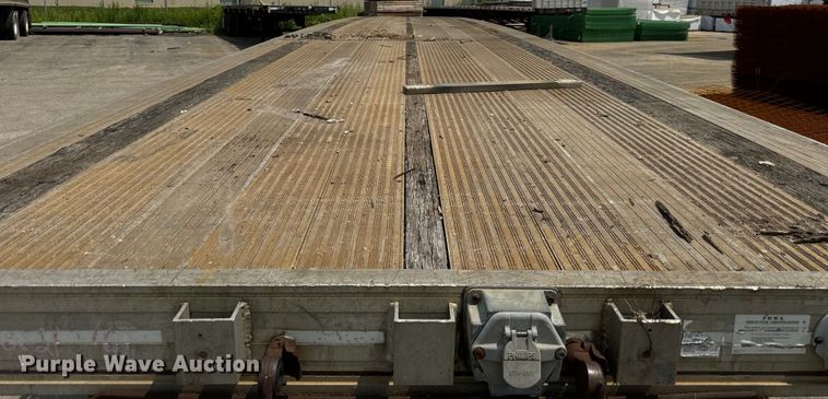 image for item DV5788 1994 East  flatbed trailer