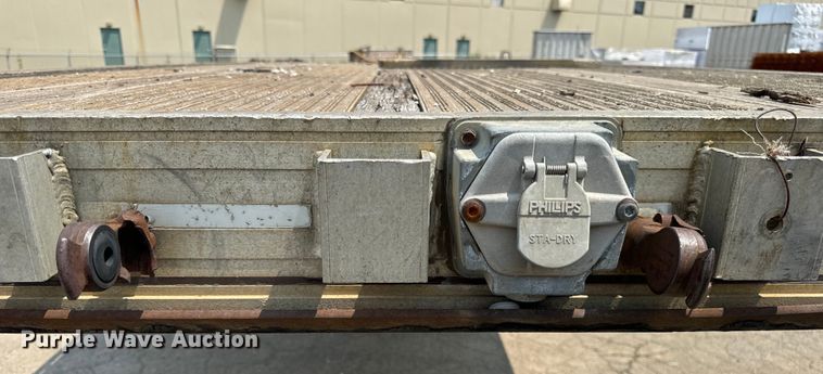 image for item DV5788 1994 East  flatbed trailer