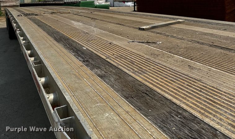 image for item DV5788 1994 East  flatbed trailer