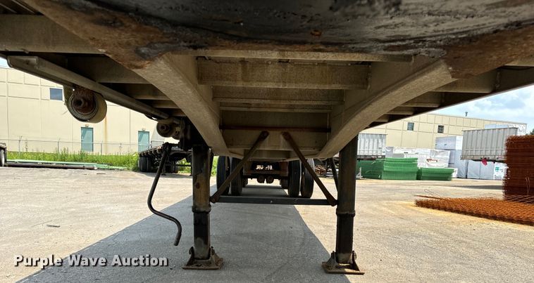 image for item DV5788 1994 East  flatbed trailer