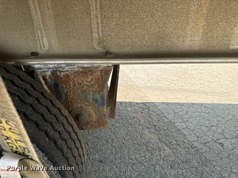 image for item DV5788 1994 East  flatbed trailer