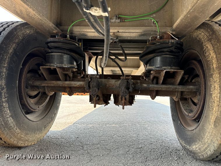 image for item DV5788 1994 East  flatbed trailer